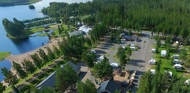 Sf Caravan Kalajärvi sijaitsee Kalajärven ja rannan välittömässä läheisyydessä.