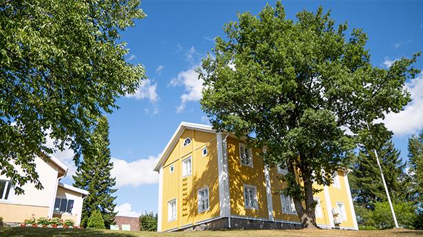 Siirilän Tilan perinteinen pohjalaistalo tarjoaa majoitusta pohjalaisessa miljöössä.