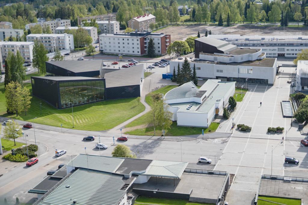 Seinäjoen Aaltokeskus kuvattuna Lakeuden Ristin huipulta.