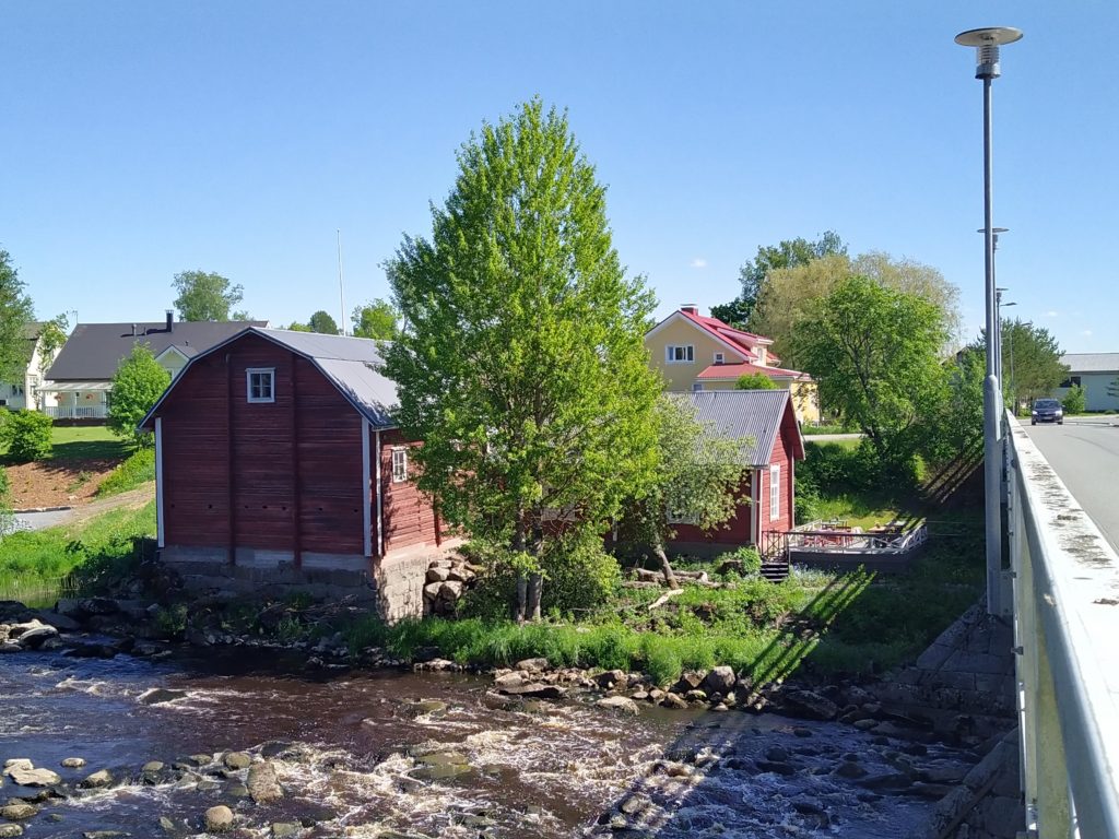 Kriikun Myllykaffila Seinäjoella kosken ääressä.