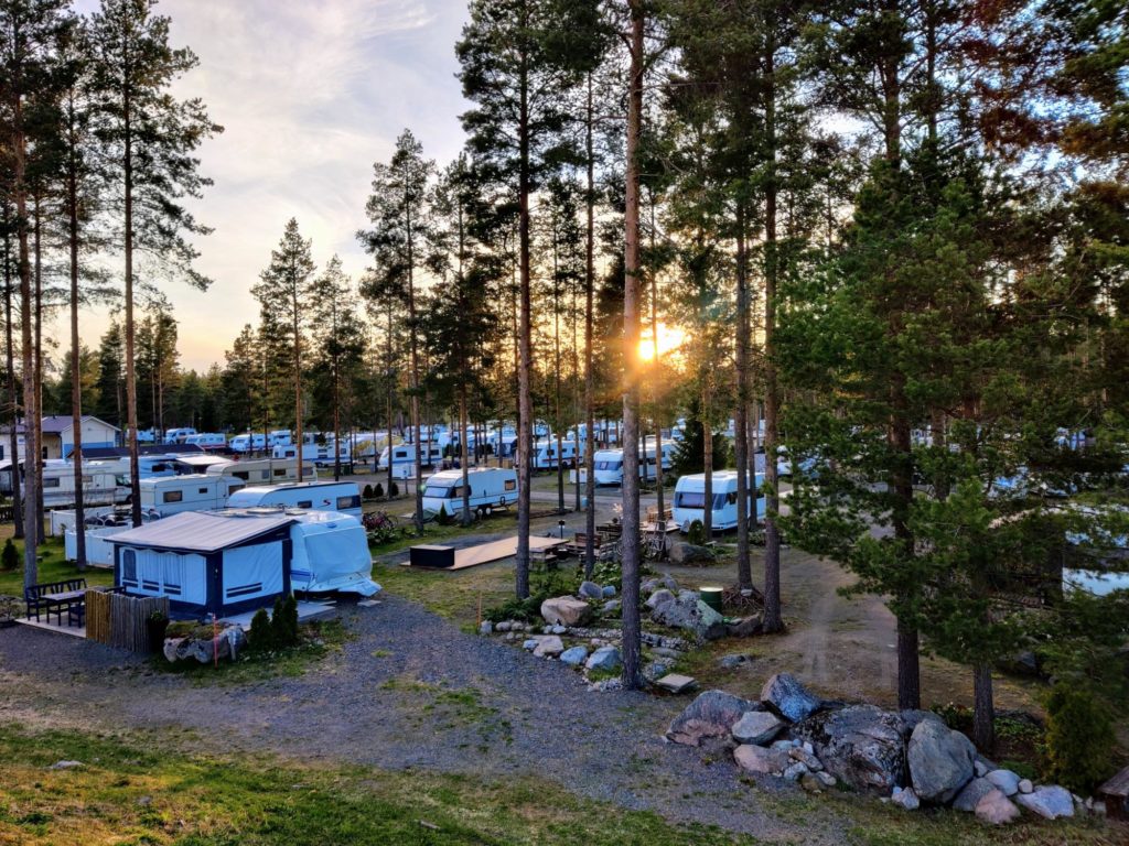 Kalajärven palkintoja voittanut karavaanari alue