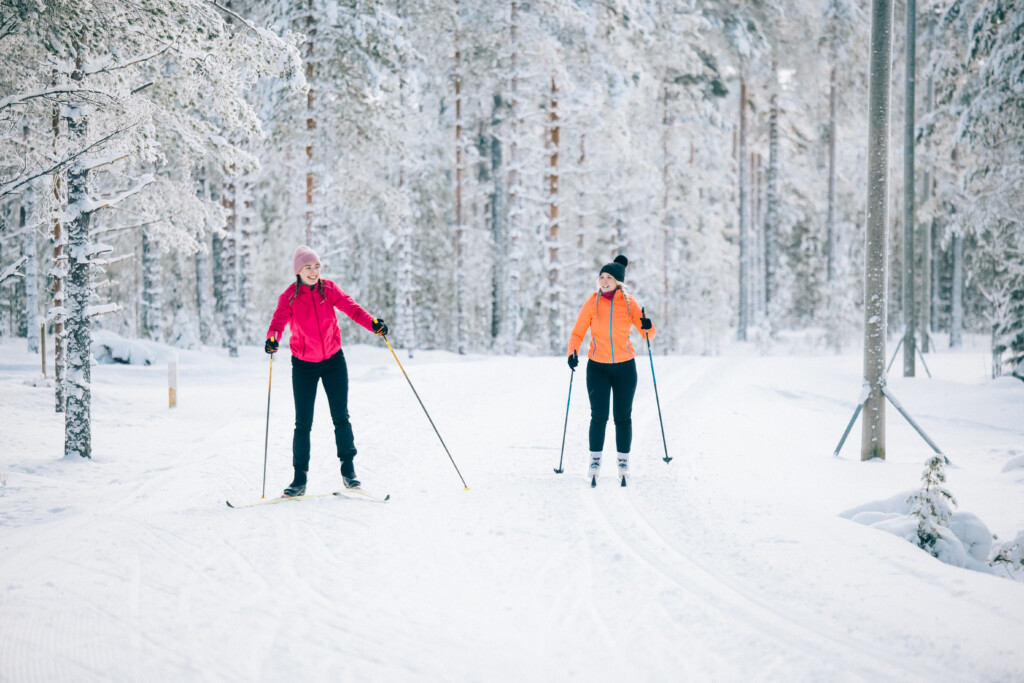 Hiihtäjät ladulla