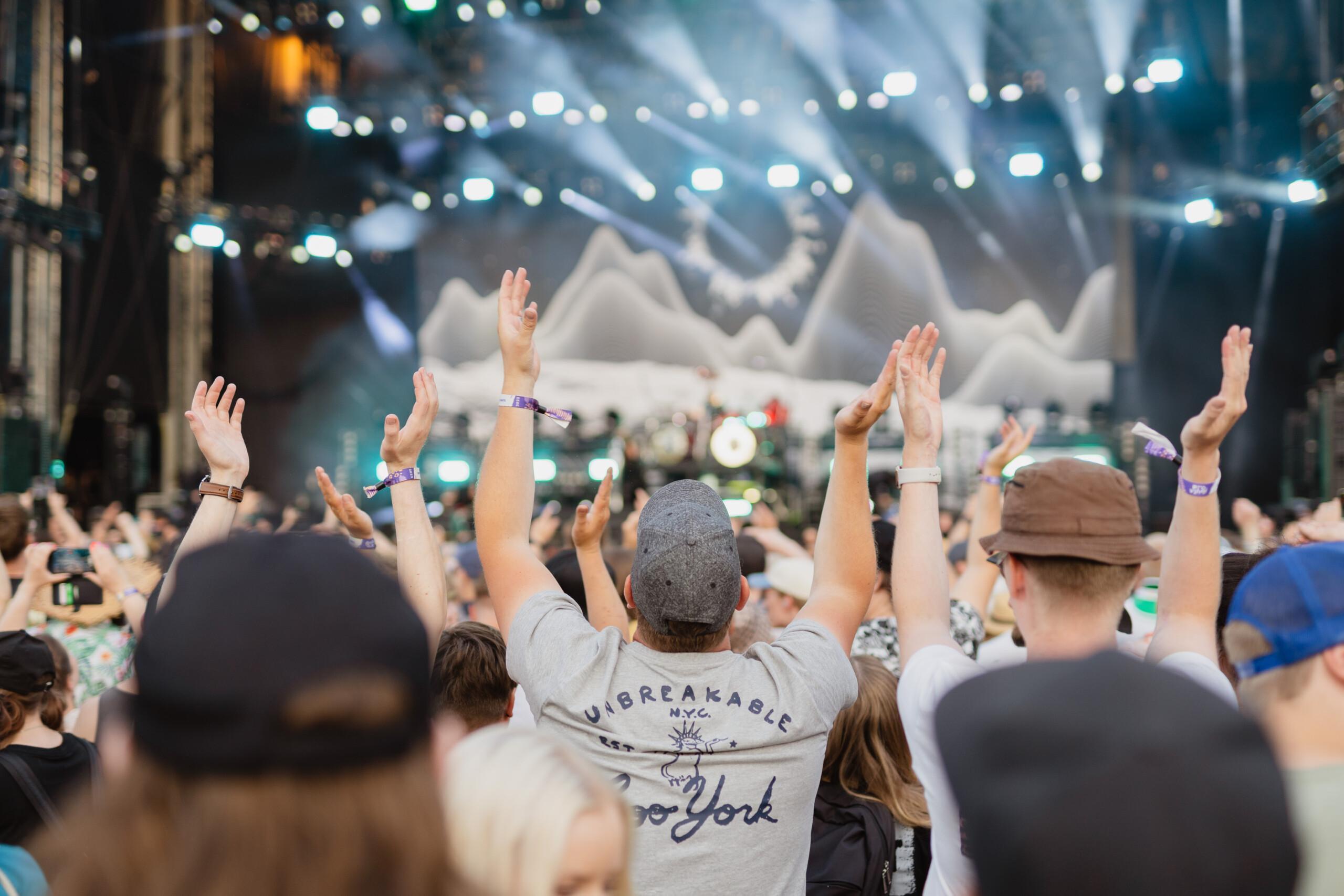 Tapahtumaväki juhlimassa Seinäjoella festareilla